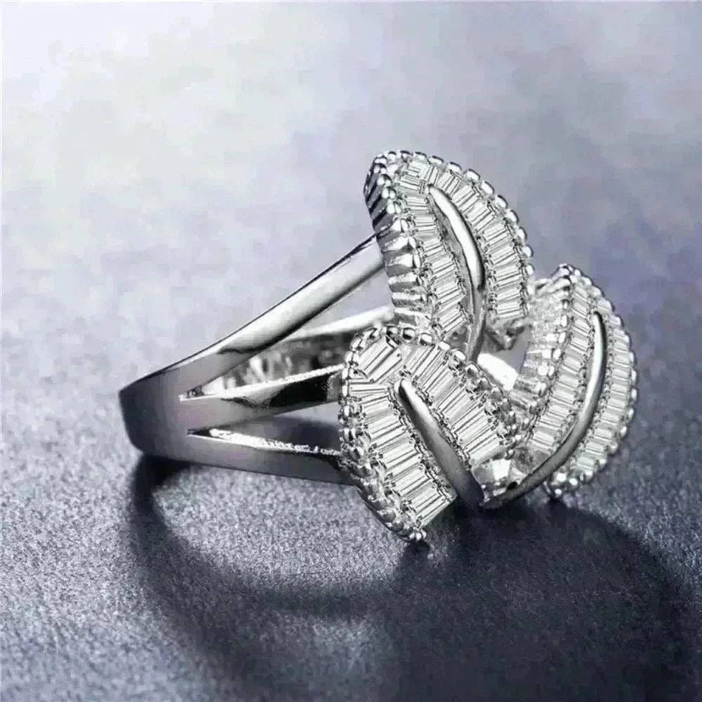 🍁 New Creative Design 3 Leaf Shaped Luxury Ring, GPMB1498